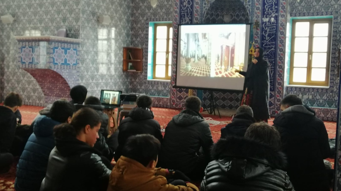 ÇEDES Projesi kapsamında Okulumuz öğrencileri ile birlikte Saray Sultan Selim camiine gidildi.